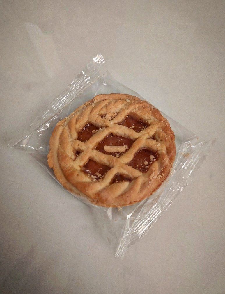 MagicaEmy77's tweet image. Perchè #privarsiDelPiacere
Di farsi coccolare
Da un uomo innamorato 
Di 86 anni
Consapevole
Che da me riceverà 
Solo sorrisi e abbracci.

(Le compra solo per me,ma lui non sa che a me non piacciono)

Nonno Gabriele 
#ilovemyjob