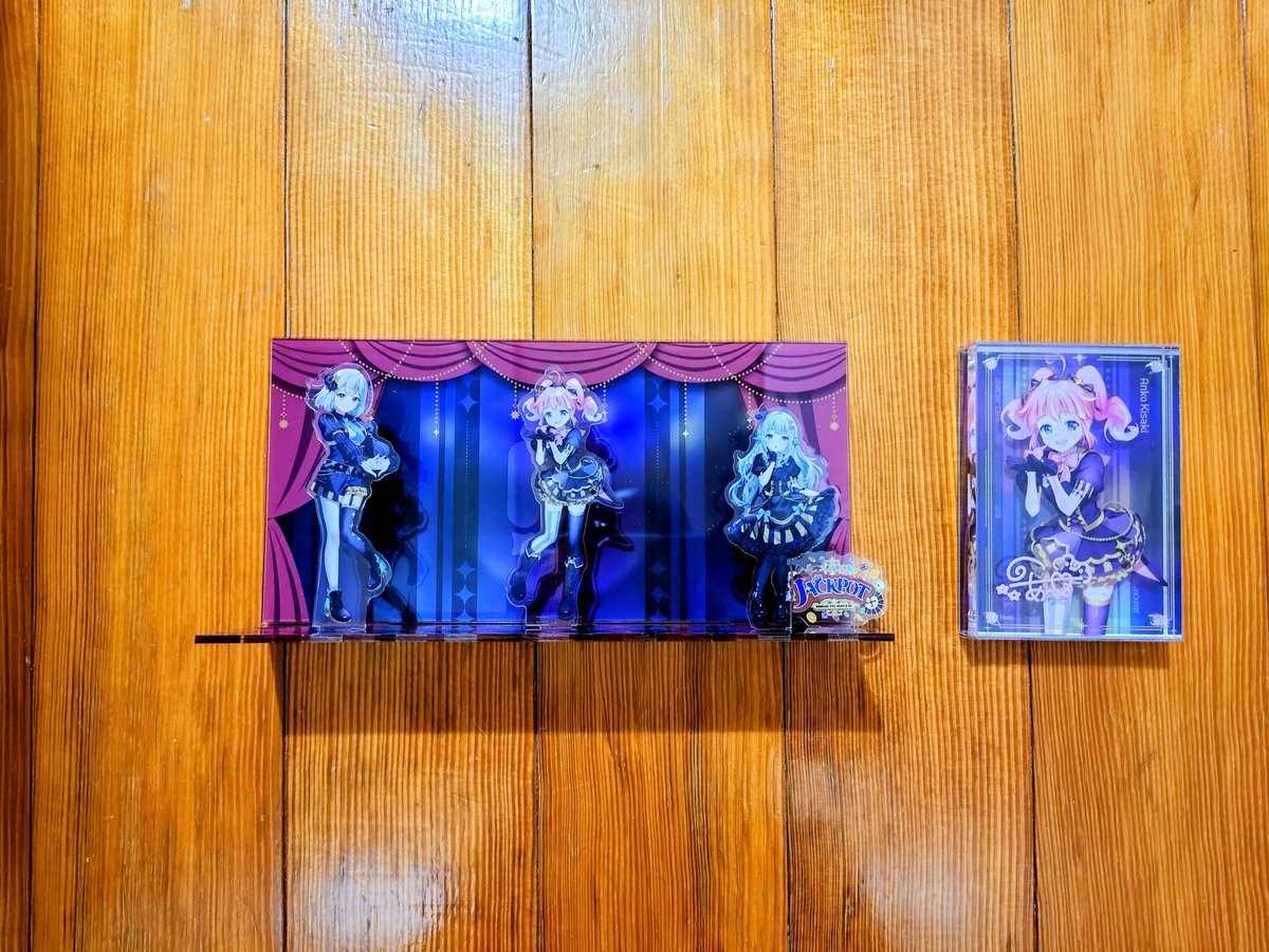 mogutanx's tweet image. JACKPOTの事後物販のアクリルスタンドとアクリルブロック届いたよ！アクリルブロックめちゃ綺麗だ！
アクスタジオラマの方は自分はこんなセレクトにしてみました！
＃あのねあんこちゃん
＃季咲あんこ
＃杏戸ゆげ 
＃花奏かのん