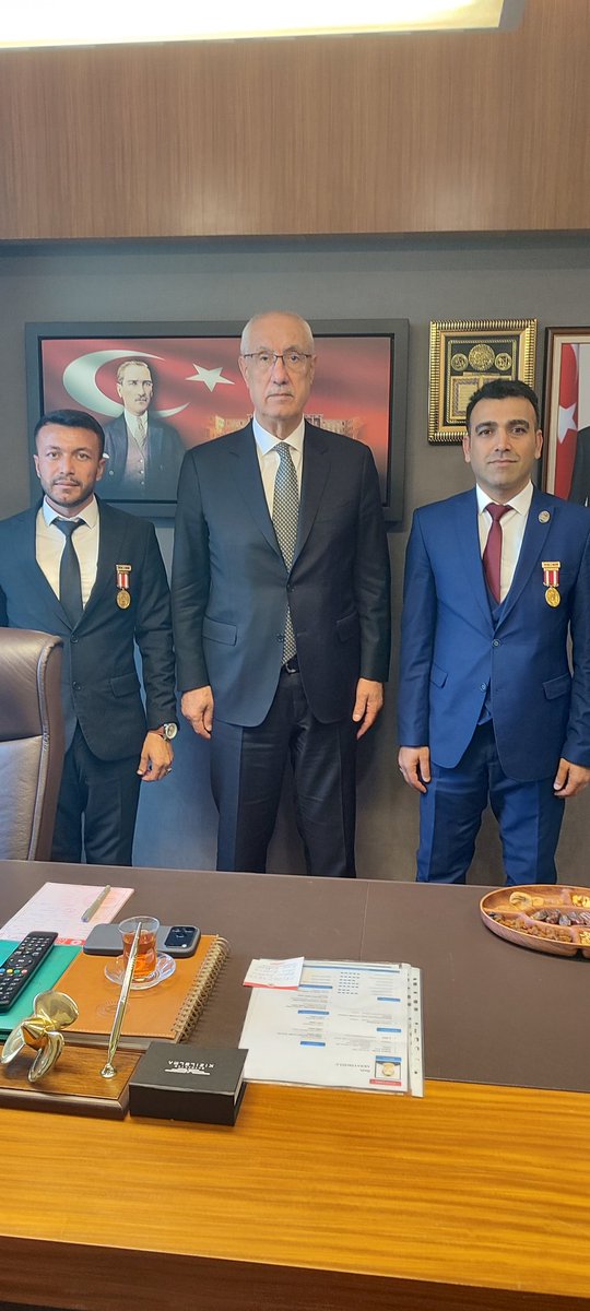 Bugün Meclis Milli Savunma Komisyonu üye Milletvekili Sayın Feyzi Berdibek'i ziyaret ederek, Şehit ve Gazilerimizi ilgilendiren kanun çalışmalarına dair bilgi aldık, yasalaşma sürecinin hızlandırılması için gereken adımların atılması hususunda gereğini talep ederi. 

Sayın