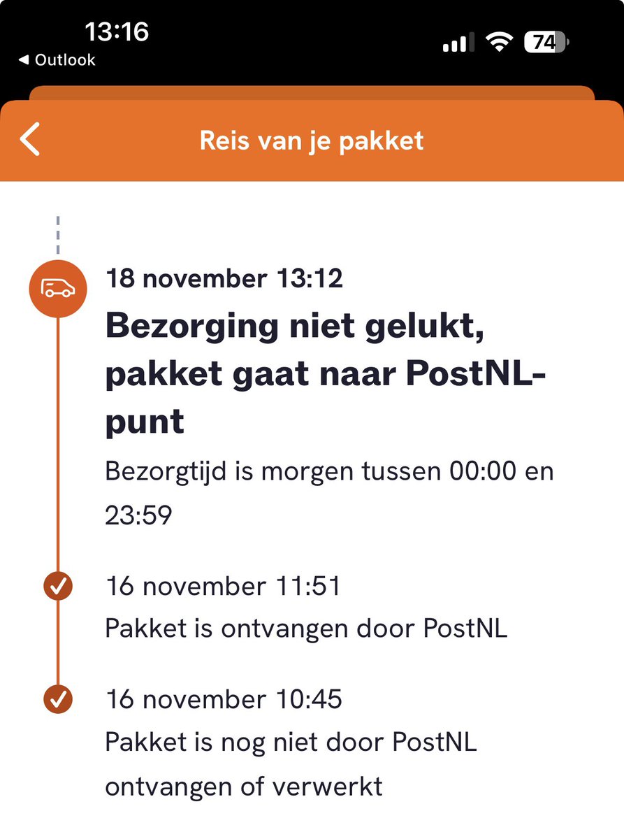 Herjan_Ede's tweet photo. #WTF niet gelukt? We zijn hier dagelijks vanaf 7.00 aanwezig, ondertussen lijkt het hier net een pakketpunt omdat het de bezorgers van @postnl makkelijker uitkomt om pakjes voor de hele straat maar bij ons te dumpen. En een pakketje voor ons adres kan niet geleverd worden? https://t.co/sS4GCBAZ2T