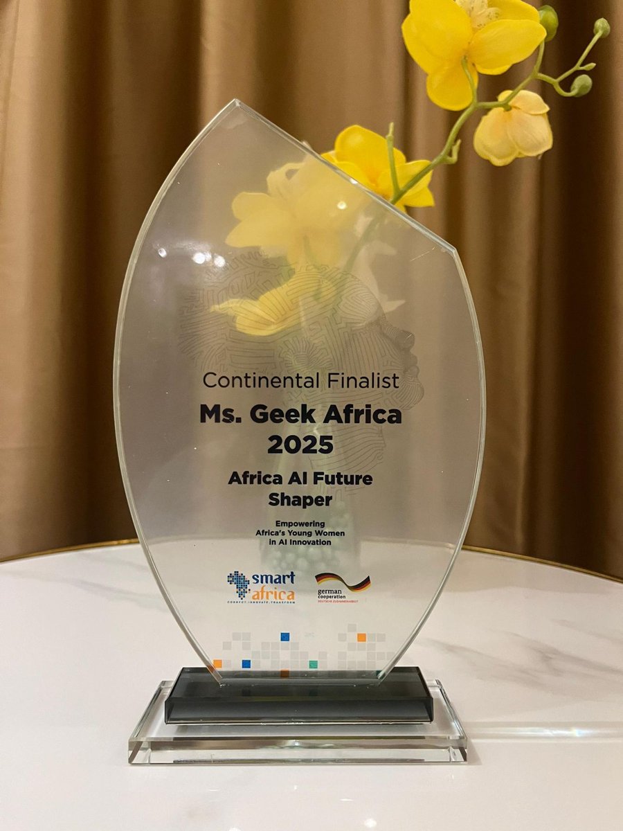 Bravo à Nazar Imane TAHA, élève ingénieure en DIC2-GIT, élue Miss Geek Sénégal 2025 et finaliste au Miss Geek Africa. Une fierté pour Polytech ! 🚀