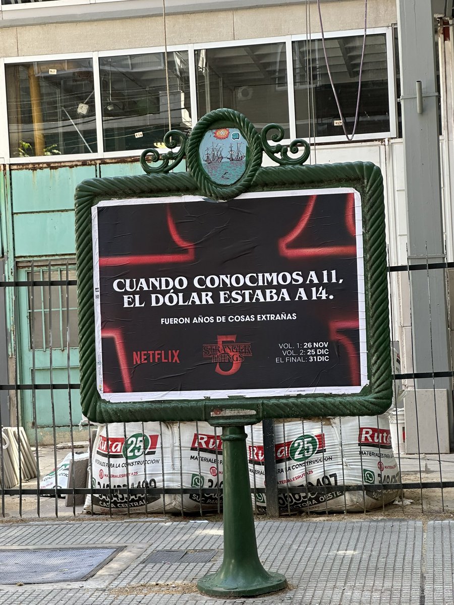mdzol's tweet photo. Netflix lanzó una insólita campaña por la vuelta de Stranger Things: "Cuando conocimos a 11, el dólar estaba a 14". https://t.co/jc10ZVNqYR