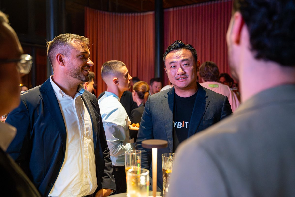 Bybit_Official's tweet image. CCCC might be over but we’re not ready to let go of the energy just yet. ✨

Creators, KOLs, and partners from around the world came together, shared ideas, and pushed the space forward. From booth moments to Creator House, side events, keynotes, panels, workshops, the gala, and…