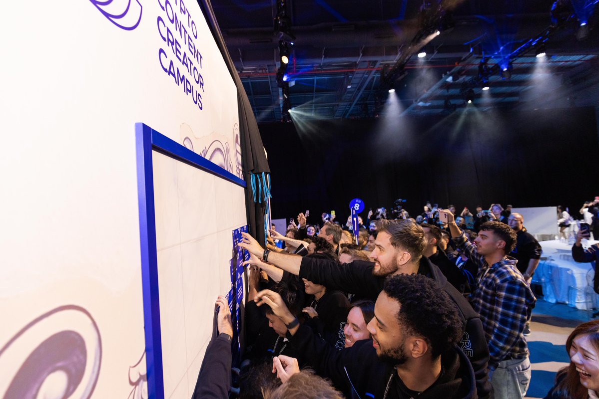 Bybit_Official's tweet image. CCCC might be over but we’re not ready to let go of the energy just yet. ✨

Creators, KOLs, and partners from around the world came together, shared ideas, and pushed the space forward. From booth moments to Creator House, side events, keynotes, panels, workshops, the gala, and…