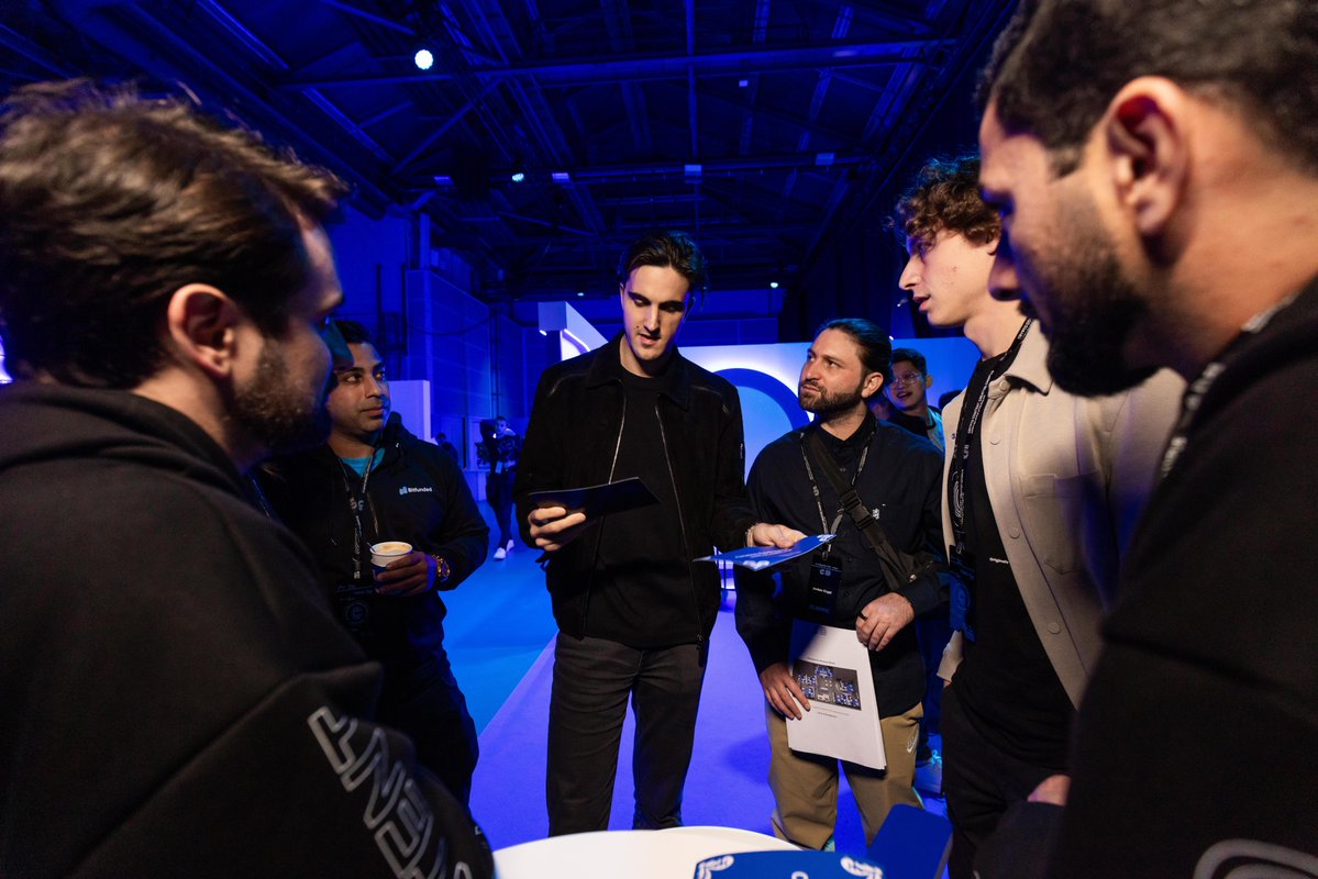 Bybit_Official's tweet image. CCCC might be over but we’re not ready to let go of the energy just yet. ✨

Creators, KOLs, and partners from around the world came together, shared ideas, and pushed the space forward. From booth moments to Creator House, side events, keynotes, panels, workshops, the gala, and…