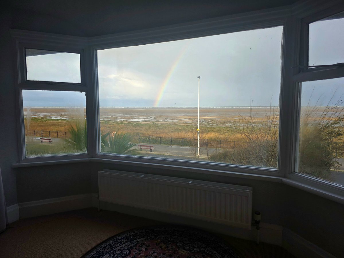 Good morning from Conlin Towers .. Doubt I'll be looking for any pots of gold today . Bloody Baltic 🥶❄️❄️🤣