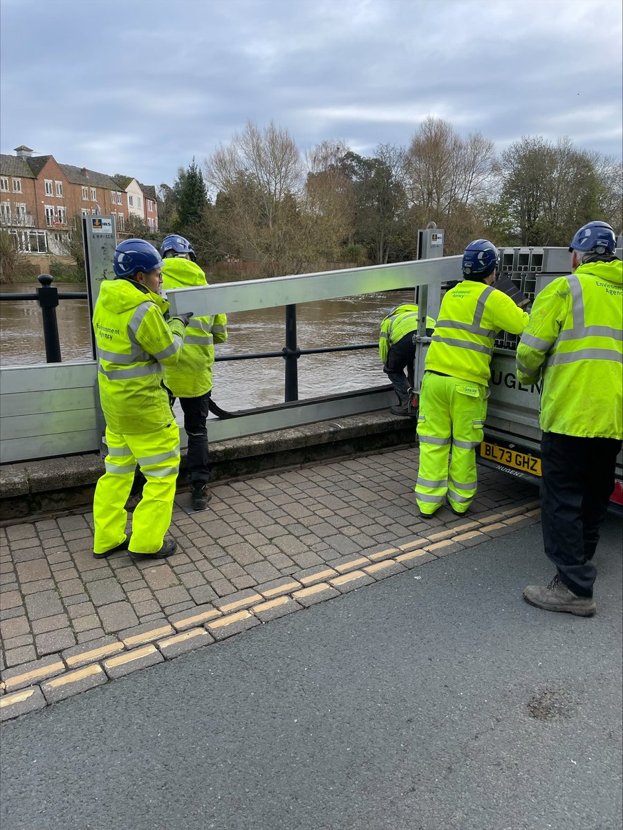Our <a href="/EnvAgencyMids/">Environment Agency Midlands</a> #Shropshire #Herefordshire #Worcestershire &amp; #Gloucestershire field teams are out again today removing both the #Ironbridge temporary barrier and #Bewdley Severnside South Demountable barriers <a href="/TelfordWrekin/">Telford & Wrekin Council</a> <a href="/WorcsTravel/">Worcs County Council Highways & Travel</a> <a href="/WyreForestDC/">Wyre Forest DC</a>