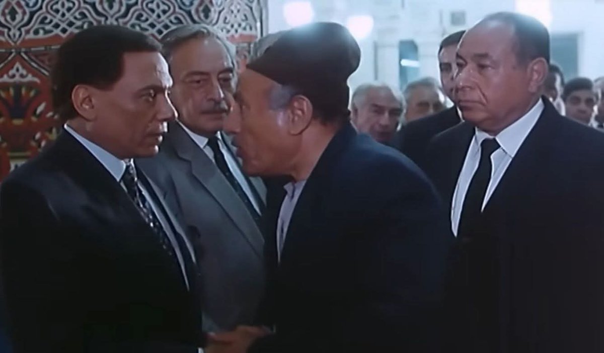 - بس أنا كنت دافع 50 مليون ياسعادة البيه 
= لمين ؟
- للحزب 
= روح خدهم منه ❤️