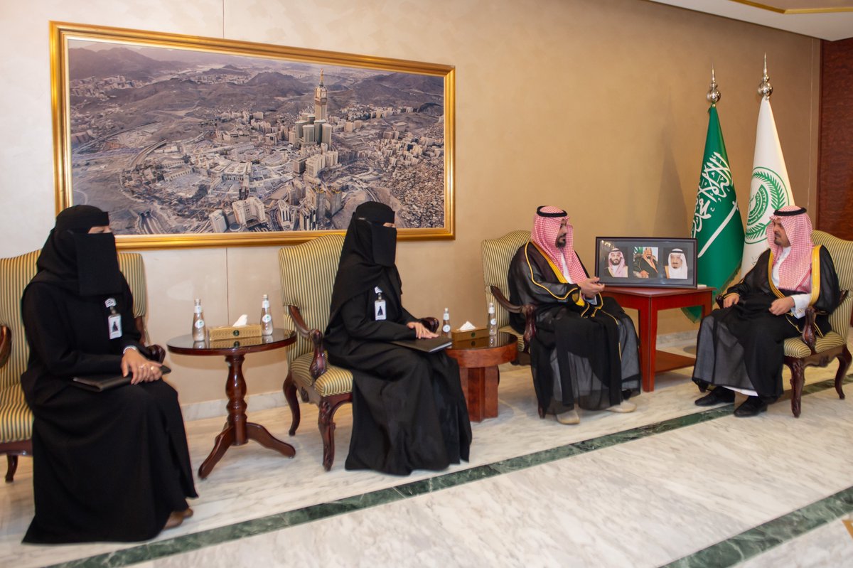 makkahregion's tweet photo. نائب أمير منطقة مكة المكرمة
صاحب السمو الملكي الأمير
#سعود_بن_مشعل_بن_عبدالعزيز
يستقبل في ديوان الإمارة بالعاصمة المقدسة، المدير التنفيذي لجمعية تمكين الأيتام بمكة م.صالح الشلوي يرافقه عدد من الأعضاء
..استمع سموّه لشرح عن أعمال الجمعية، ومن أبرزها البرامج الموجهة للأيتام لتزويدهم بالمهارات والخبرات العملية التي تؤهلهم للاندماج في سوق العمل في مجالات مهنية وتقنية متنوعة، وصولاً  إلى تمكينهم وأسرهم اقتصاديًا، ومساعدتهم على تحقيق الاستقلال المالي وبناء مستقبل مهني مستدام.