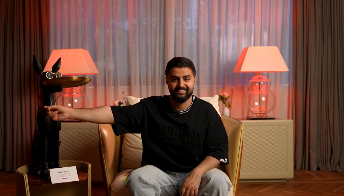 هاذا الرجل يستحق كل الثناء والتقدير 
اعطانا وحده من اقوى السلاسل في الشرق الأوسط وكانت ناجحة من جميع النواحي 
(ما شاء الله تبارك الله) بس الشيء اللي محد كان يعرفه كميت الظغط اللي مر فيه والمشاكل عشان يطلع بسلسلة ترفع جودة المحتوى عندنا 

الله يوفقك وين ماتروح 
يا GOAT المجال🐐❤️