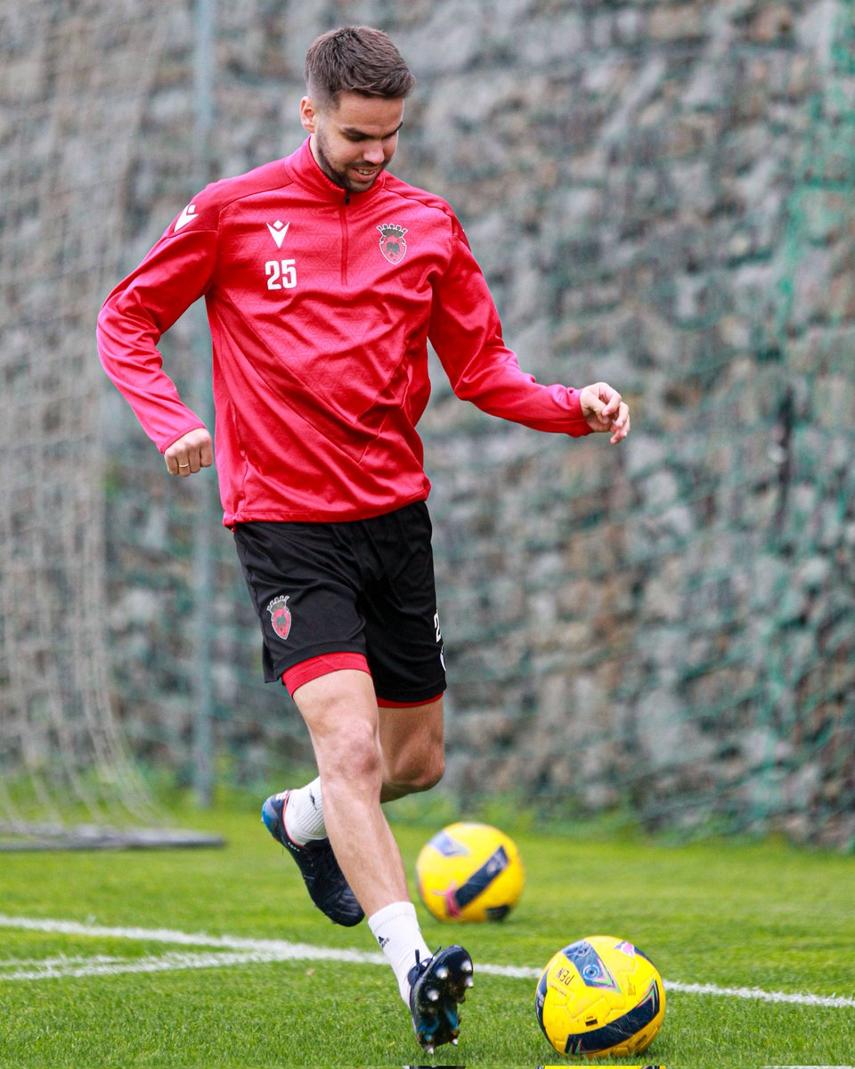 FC Penafiel tweet media