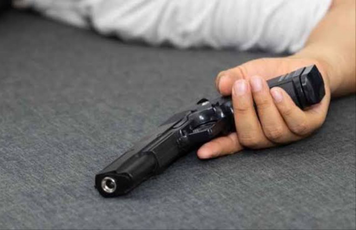 📌 70.  İntihar 😢😢🤬🤬

Samsun Kavak İlçe Emniyet Müdürlüğü’nde görevli 42 yaşındaki evli ve iki çocuk babası A.O. 
Emniyet Müdürlüğü’nün mescidinde intihar ettiği bilgisini geldi. 
Allah rahmet eylesin, Başımız sağolsun

#PolislerÖlüyor