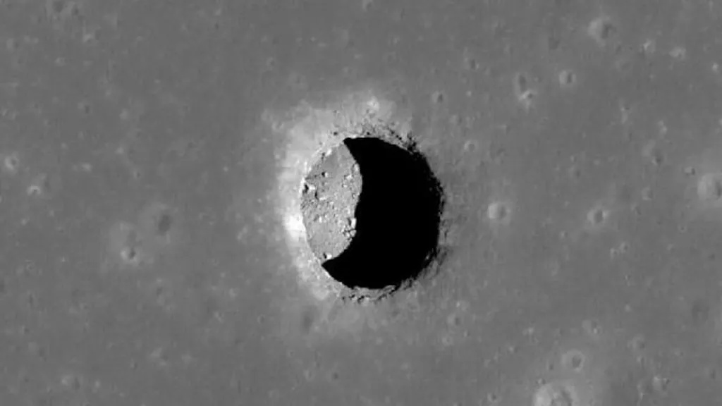 MathWorks's tweet image. A 100 meter deep volcanic cave near the Apollo 11 landing site, discovered using radar data processed with MATLAB, could offer a safe haven for lunar explorers. 

Researchers believe thousands of similar lunar shelters may exist, waiting to be mapped ➡️ spr.ly/60177paEX