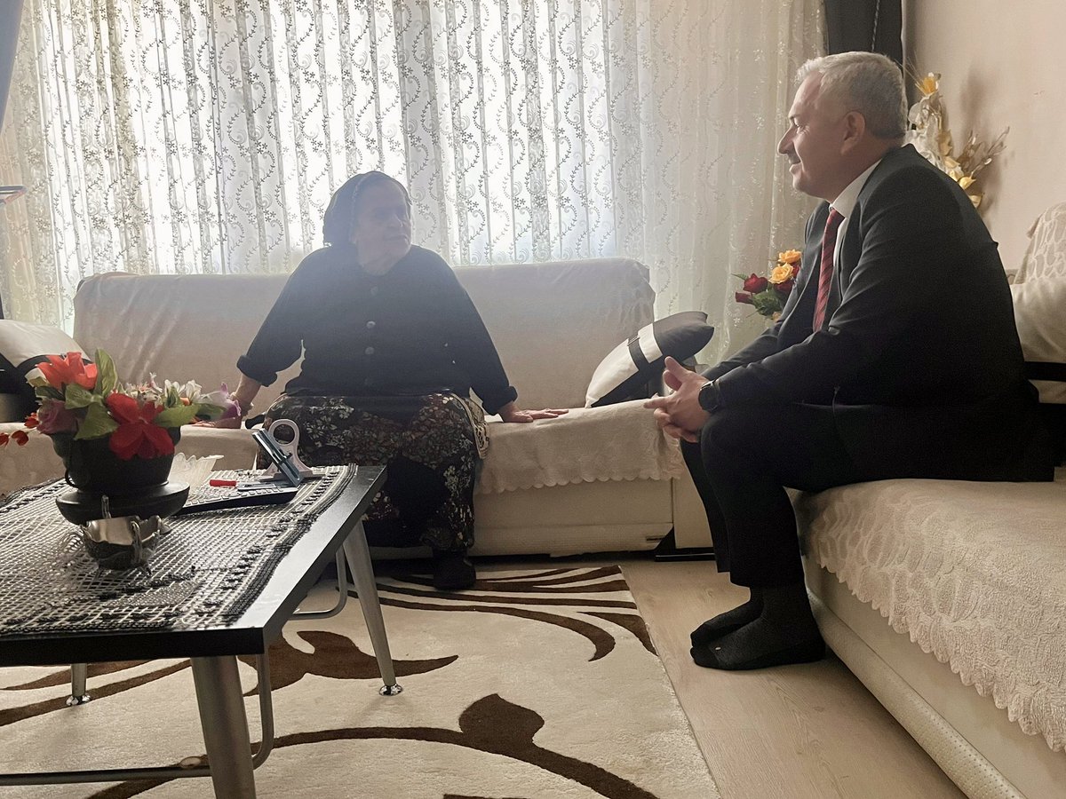 📌 #AileYılı etkinliklerimiz kapsamında Aziz Şehidimiz Astsubay Yilmaz Arığ'ın Devletimize ve Milletimize emaneti olan kıymetli annesi Akile Arığ teyzemiz, İl Müdürümüz Harun Köksalan tarafından ziyaret edildi.

instagram.com/p/DRMpBTxCMZ-/…