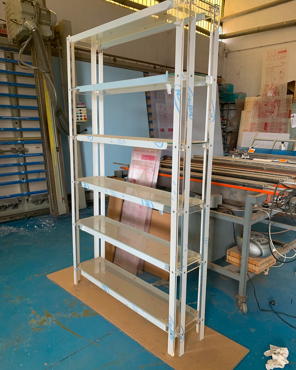 cortelaserjm's tweet image. Últimando los detalles de esta estantería de metacrilato hecha a medida.
¿Qué te parece? Si necesitas una, contáctanos y solicita tu presupuesto 📲📩.
⚙ cortelaserjm.com

#CorteLáser #CorteLáserMurcia #Metacrilato #Industrial #Murcia #Fresadora