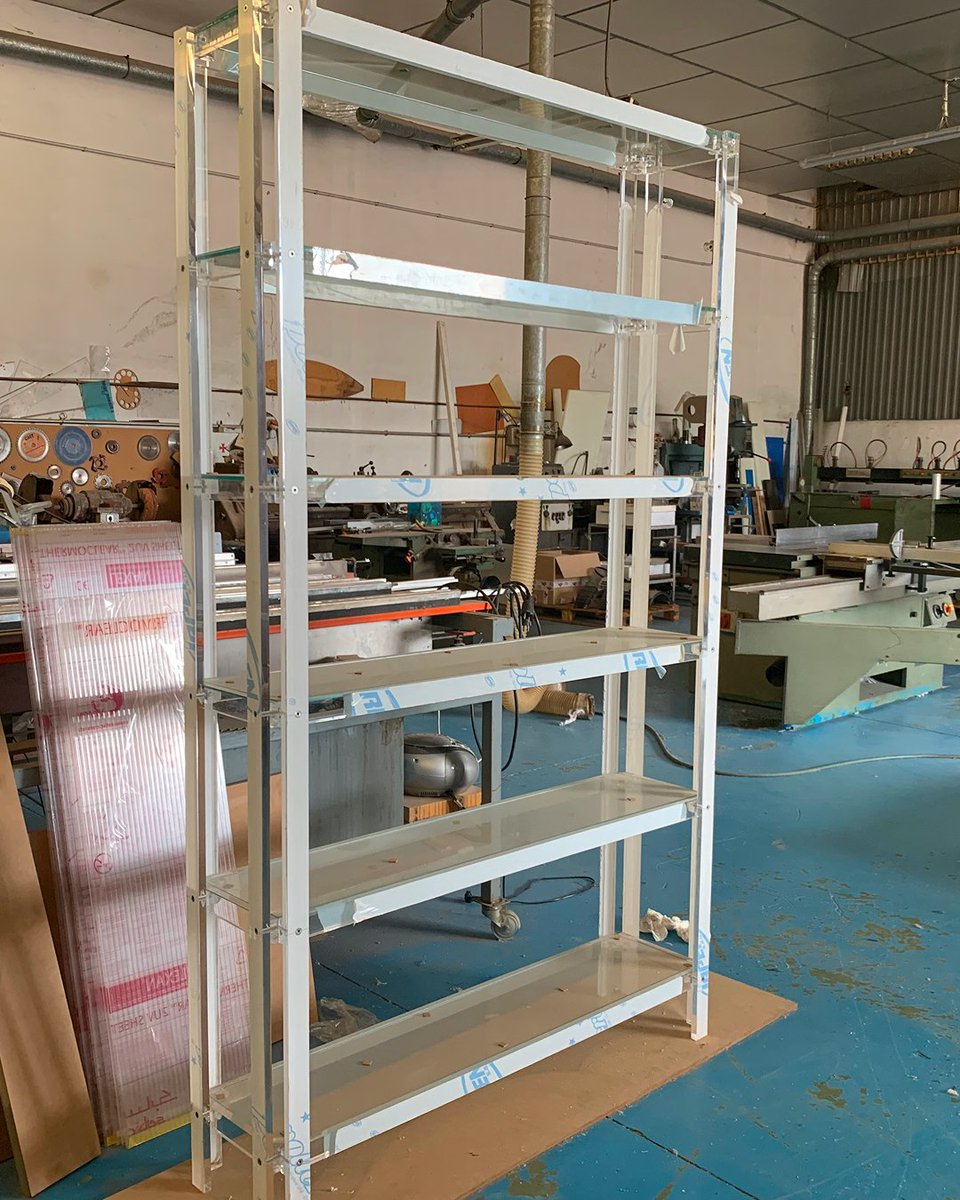 cortelaserjm's tweet image. Últimando los detalles de esta estantería de metacrilato hecha a medida.
¿Qué te parece? Si necesitas una, contáctanos y solicita tu presupuesto 📲📩.
⚙ cortelaserjm.com

#CorteLáser #CorteLáserMurcia #Metacrilato #Industrial #Murcia #Fresadora