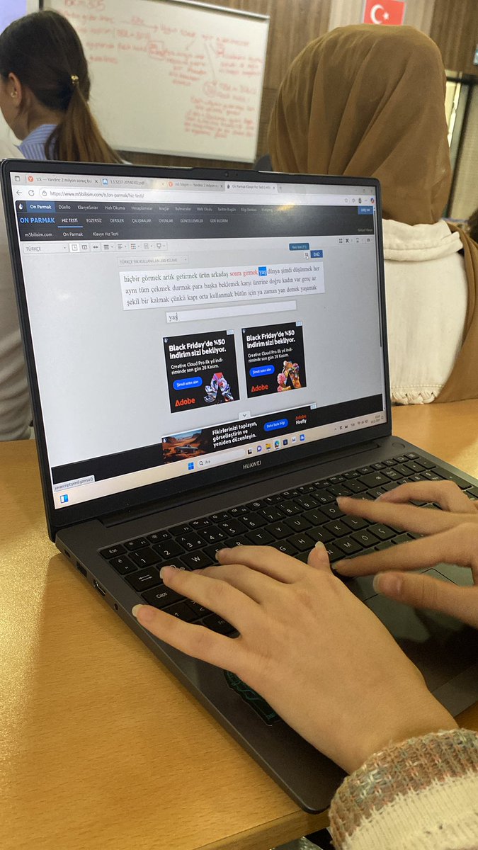 Hukuk 3. Sınıf öğrencisi katipliğe çalışıyor