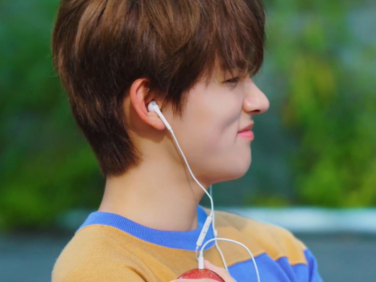 wwct09z's tweet image. อย่าลืมสตรีมคอร์ติส Apple Music นะฮะ
น้องออมยังฟัง🫵🏻