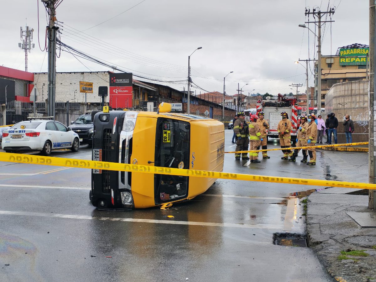 _REDInformativa's tweet image. Cinco menores de edad resultaron heridos en un accidente de tránsito en la Av. España, sector Terminal Terrestre. Personal de salud y Bomberos atienden la emergencia.