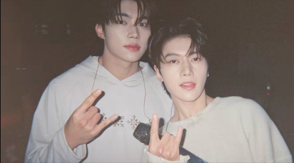 riii_gm_'s tweet image. Glad to know they are stuck with each other all the freakin damn time