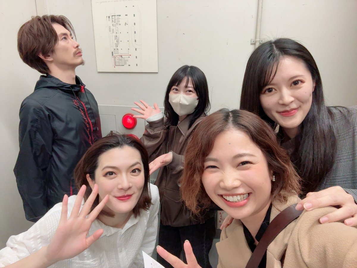 二兎社『狩場の悲劇』観劇。
チェーホフ。私理解できるかしら。
開演前の私に言ってやりたいです。
めちゃめちゃ面白いぞと。
愛さんの脚本で好きな作品がまた増えました。
みんなにも会えて（石井さんにはお会いできなかった😭石井さんが出てくるたびに笑ってた私🤭）とっても嬉しかった。