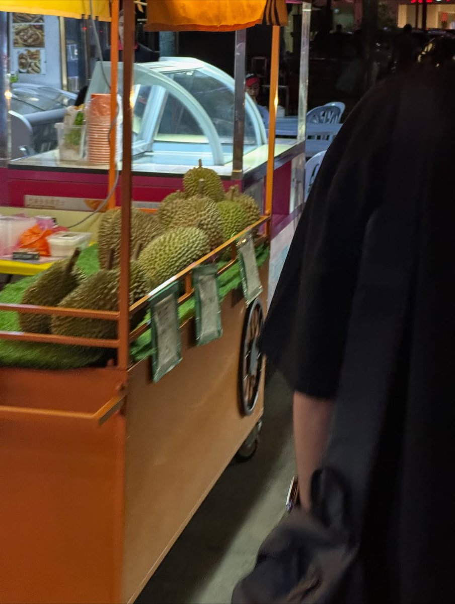 SATURDAYSSBR's tweet image. Bom dia, Saturdayss!

Olha o dump! Jeff Satur atualizou o Instagram com um dump recheado de fotos por sua passagem a Kuala Lumpur, na Malásia, onde a tour Red Giant desembarcou para show no sábado. O presidente esbanjou beleza nas fotos  ☝🏻

&quot;KL dump&quot;.

Link no Instagram:…