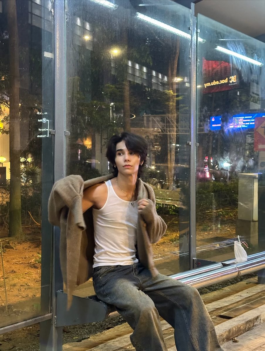 SATURDAYSSBR's tweet image. Bom dia, Saturdayss!

Olha o dump! Jeff Satur atualizou o Instagram com um dump recheado de fotos por sua passagem a Kuala Lumpur, na Malásia, onde a tour Red Giant desembarcou para show no sábado. O presidente esbanjou beleza nas fotos  ☝🏻

&quot;KL dump&quot;.

Link no Instagram:…