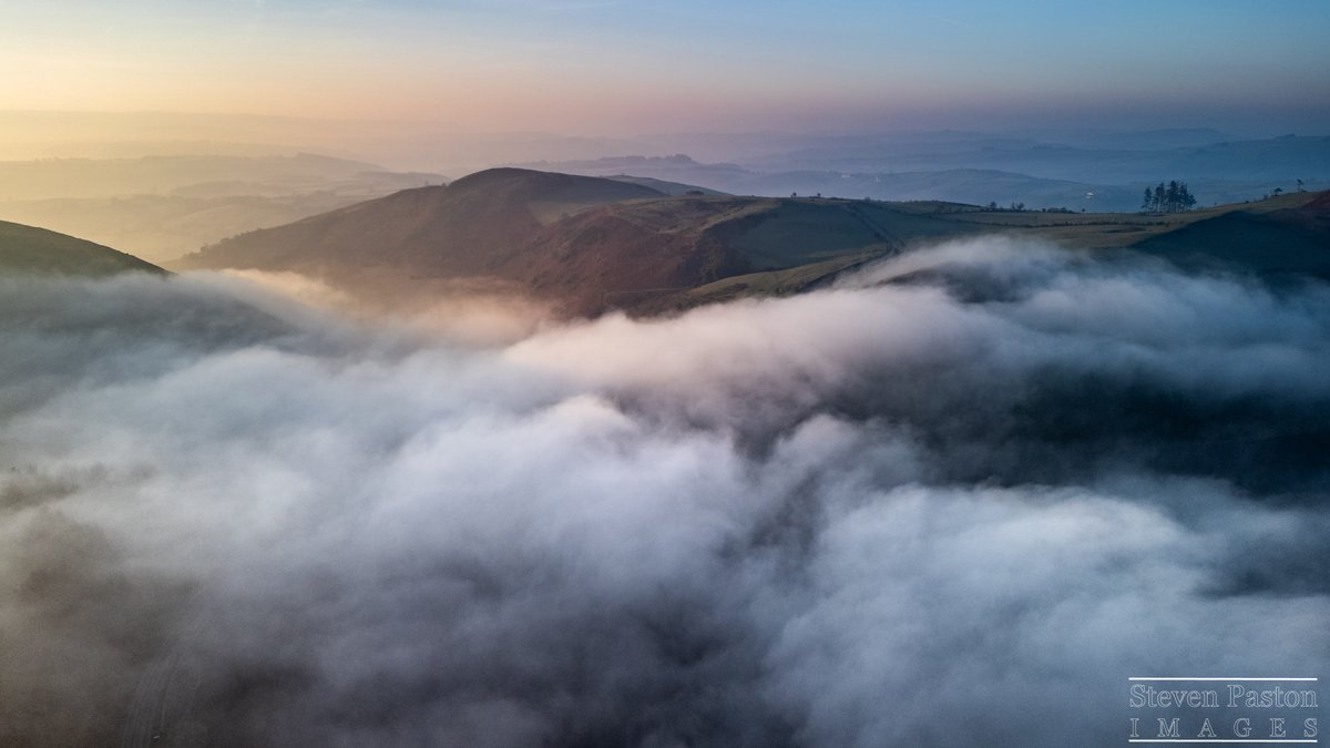 StevenPaston's tweet image. What a view to wake up to at sunrise with low mist &amp;amp; fog at Clywedog Reservoir Viewpoint in Wales on road trip back in April @DJIGlobal @StormHour #Mini3Pro