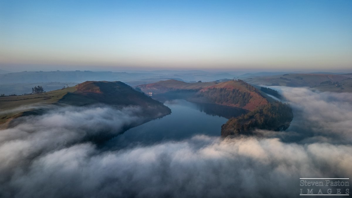 StevenPaston's tweet image. What a view to wake up to at sunrise with low mist &amp;amp; fog at Clywedog Reservoir Viewpoint in Wales on road trip back in April @DJIGlobal @StormHour #Mini3Pro