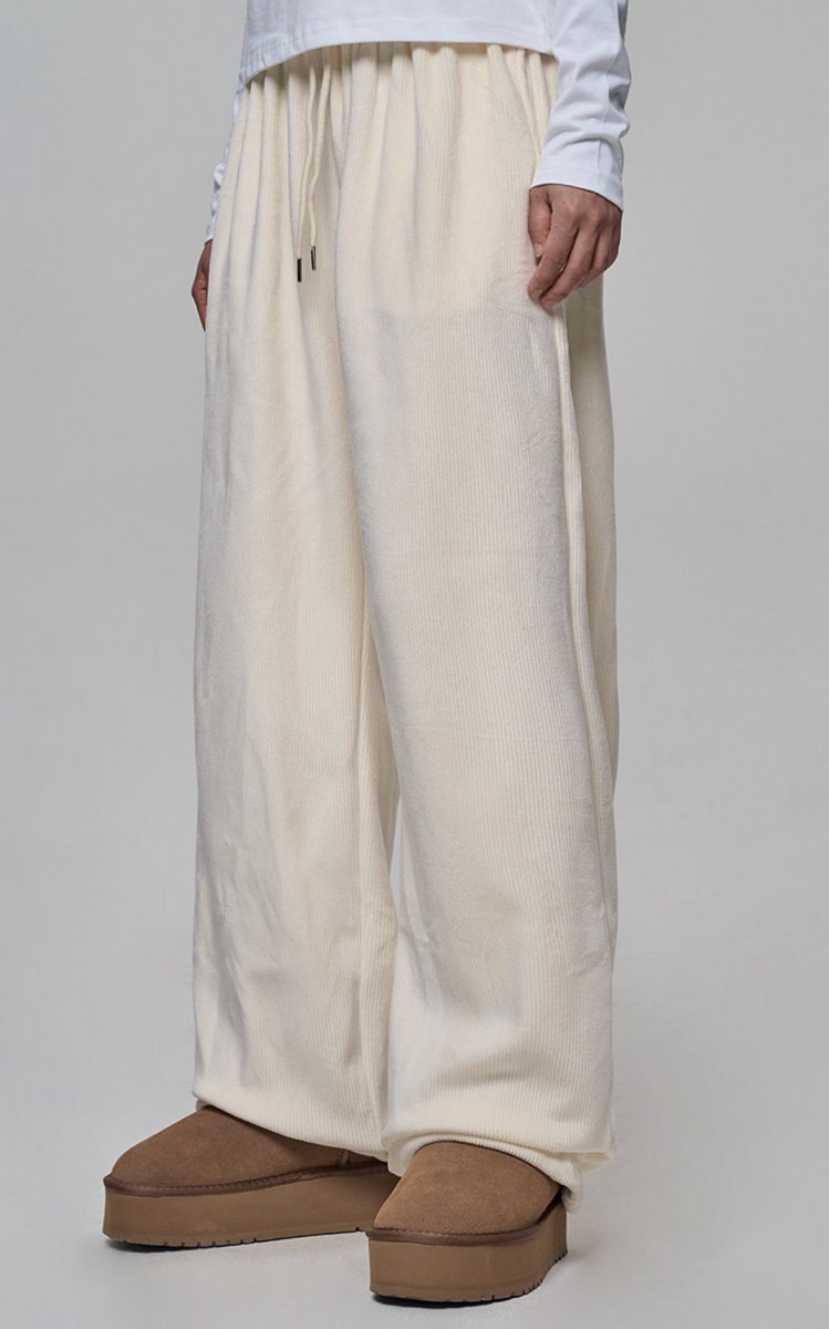 혹시 따뜻하고 부들부들한 기모바지 찾으시는분 있을까요..?🤩

제가 입어봤는데 진짜 담요입은거처럼 부드럽고 따뜻하고 핏이 좋거등요.. 

제 쿠폰 적용하고 2만원 초반대에 겟해가세요!!
‼️쿠폰 적용은 단 하루가능‼️
(*타래의 링크로 수수료 지급받습니다!)