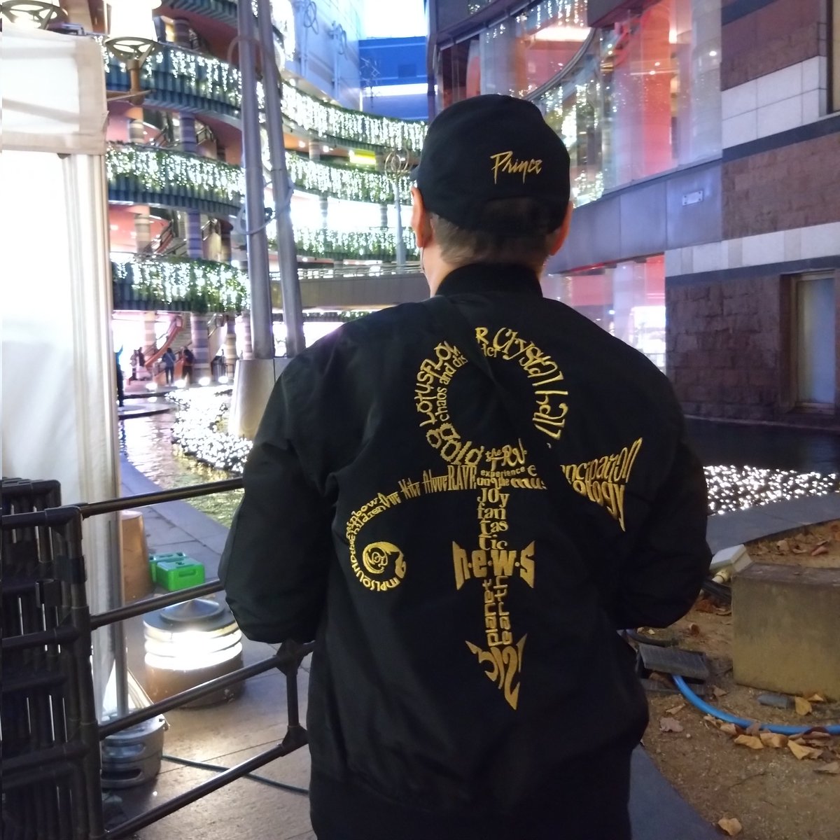 manamindmap's tweet image. ワケ有って平日午後に高速バスで福岡入り(*^^*)
キャナルシティで『 #プリンス ： #サイン・オブ・ザ・タイムズ 』鑑賞
何度見たか知れない映像作品もIMAX大スクリーンで観たら格別です！夢中でココア飲むのも忘れてました！！
まるさんと会えた～♪
キッドさんとふたり、今から高速バスで熊本へ(^-^ゞ