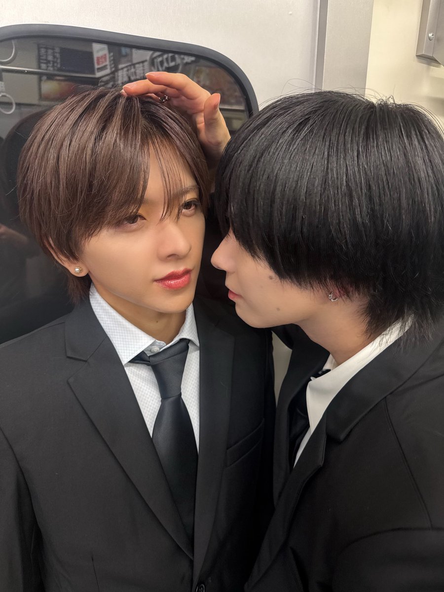 satsuki__lvsk's tweet photo. stsk💛「さくらくん、ちゃんと言わなきゃわかんないっすよ？」

skr❤️「こ、今夜は各駅停車がいいです、、」

「「出発進行🥀」」 https://t.co/MCYXGaNLR3