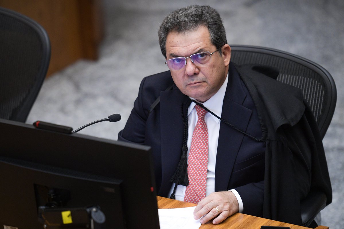 🚨Nulidade de confissão informal (prestada no momento do flagrante) por ausência de advertência sobre o direito ao silêncio por policiais.

Decisão importantíssima do novo ministro da Sexta Turma do STJ, Carlos Pires Brandão.

_
✍️Ref: HC 1008951