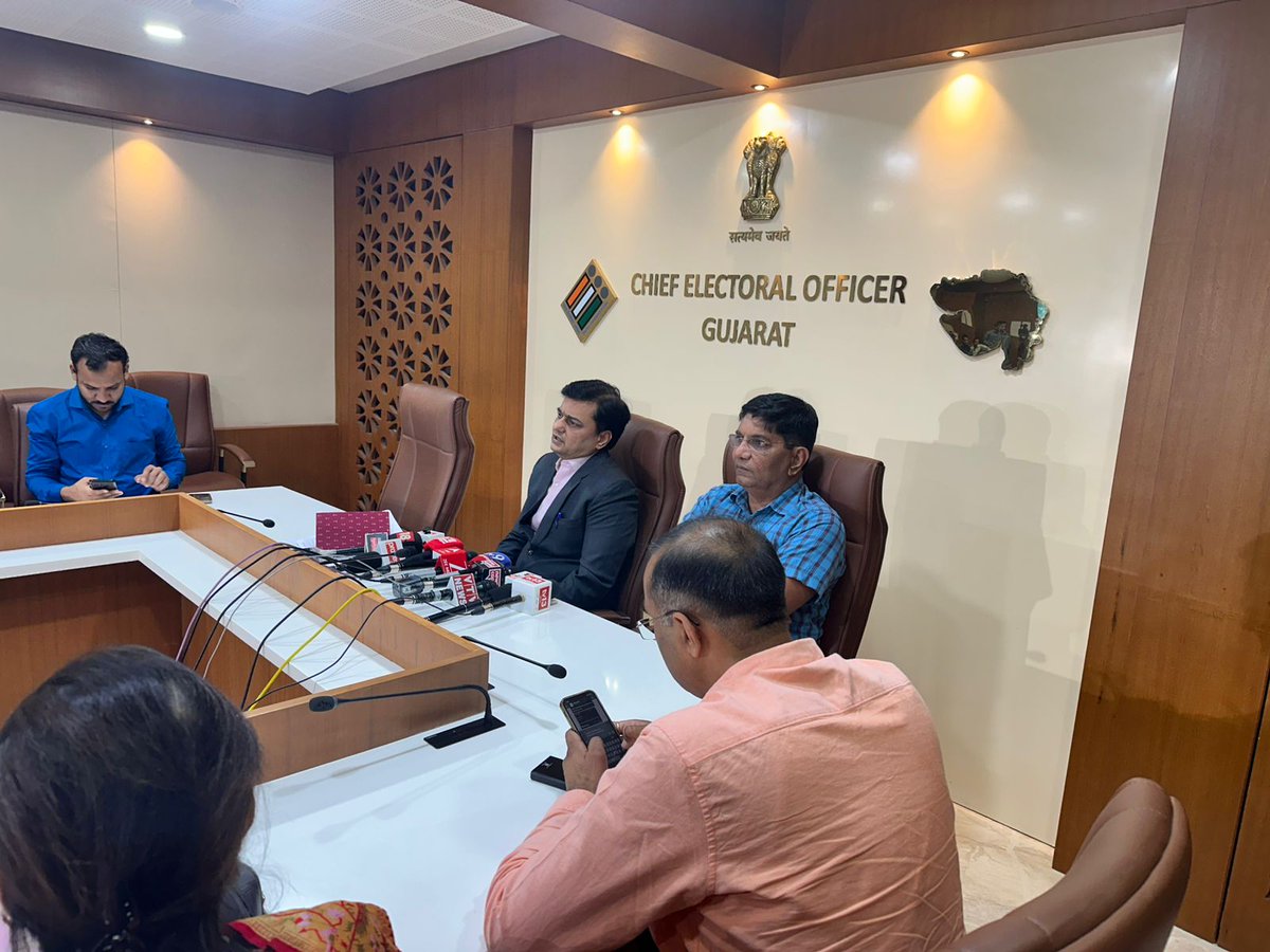 CEOGujarat's tweet photo. CEO, Gujarat briefing Telemedia about current SIR process https://t.co/KiNag14bCW