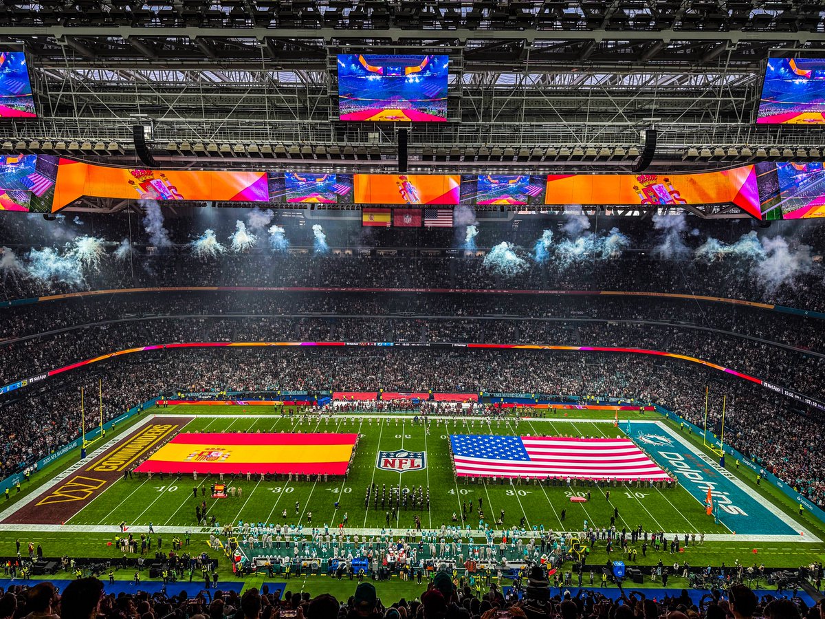 idextratime's tweet photo. 🚨 NEW : Pertandingan NFL yang diselenggarakan di Bernabeu kemarin dilaporkan menghasilkan perputaran ekonomi sebesar €150 juta di Madrid dengan tingkat hunian hotel mencapai 90%.

Dari 78.610 orang yang hadir di stadion Real Madrid, sekitar 42.000 adalah wisatawan internasional.

Diperkirakan bahwa pengeluaran di bar dan restoran saja menghasilkan pendapatan sebesar €21 juta, hal ini dianggap sebagai kesuksesan besar.

📝 @diarioas