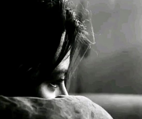 ••••••

Her ne olursa olsun,
Hayat bir şekilde,
Bir yerlerde devam ediyor.

Sen kayıp, o ayıp etmiş olsada..!