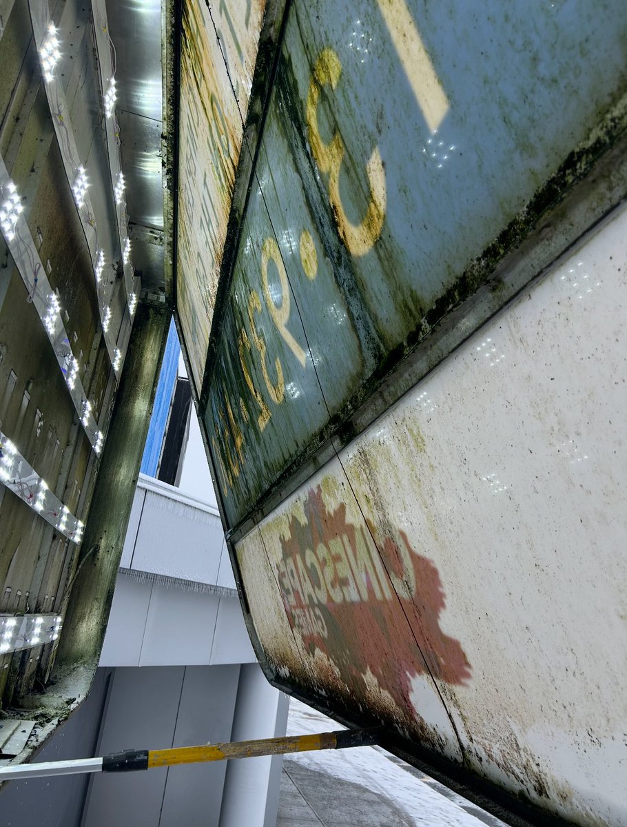 LED_SolutionsCA's tweet image. Upgrading a sign to LED isn’t just about new lights. Maintenance matters. Cleaning the faces, removing buildup, and restoring the interior can transform a tired sign into a bright, efficient asset. Retrofit it properly, make it look new again. #LEDSolutions