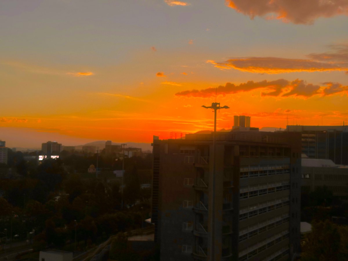 carolbarebo's tweet image. No sunset is the same. #AddisAbaba