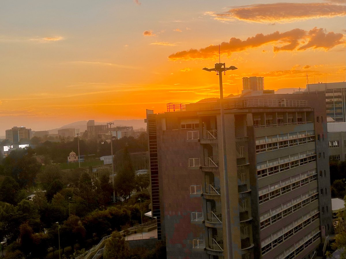 carolbarebo's tweet image. No sunset is the same. #AddisAbaba