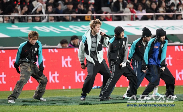 [📸] #CORTIS ทำการแสดงในช่วง Halftime การแข่งขันแมตช์กระชับมิตรระหว่างทีมชาติเกาหลีใต้กับกานา ที่ Seoul World Cup Stadium วันนี้

🔗 en.sportschosun.com/celebrity/2025…

#CORTIS #코르티스