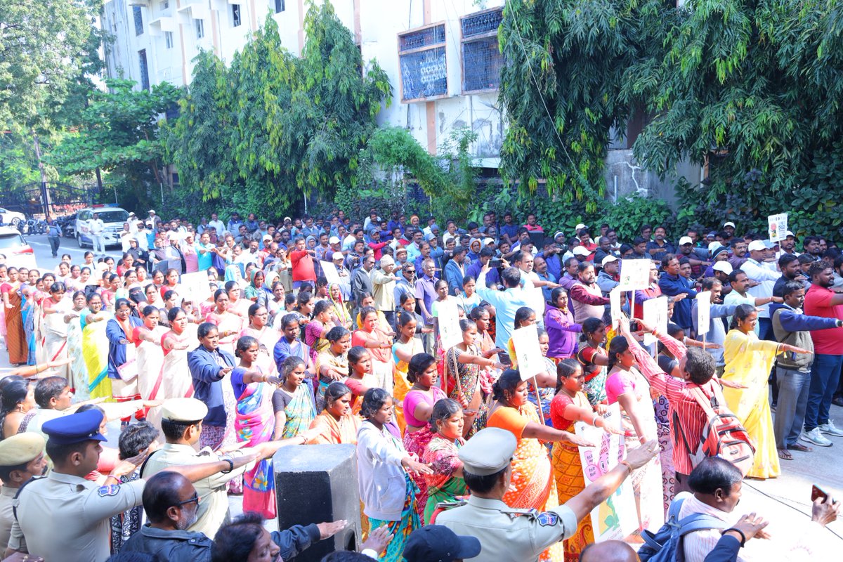 sanitation_gwmc's tweet photo. As part of the Nasha Mukth Bharat Abhiyan,GWMC organized an Awareness Rally from KMC to the @MC_GWMC Head Office&amp;administered a pledge...1/1
 #NashaMuktBharat #NashaMuktBharatKe5Saal
#DrugFreeIndia 
#SayNoToDrugs
#YouthAgainstDrugs #TelanganaAgainstDrugs @pmooffice8 @narendramodi https://t.co/lWuCMwtlEt
