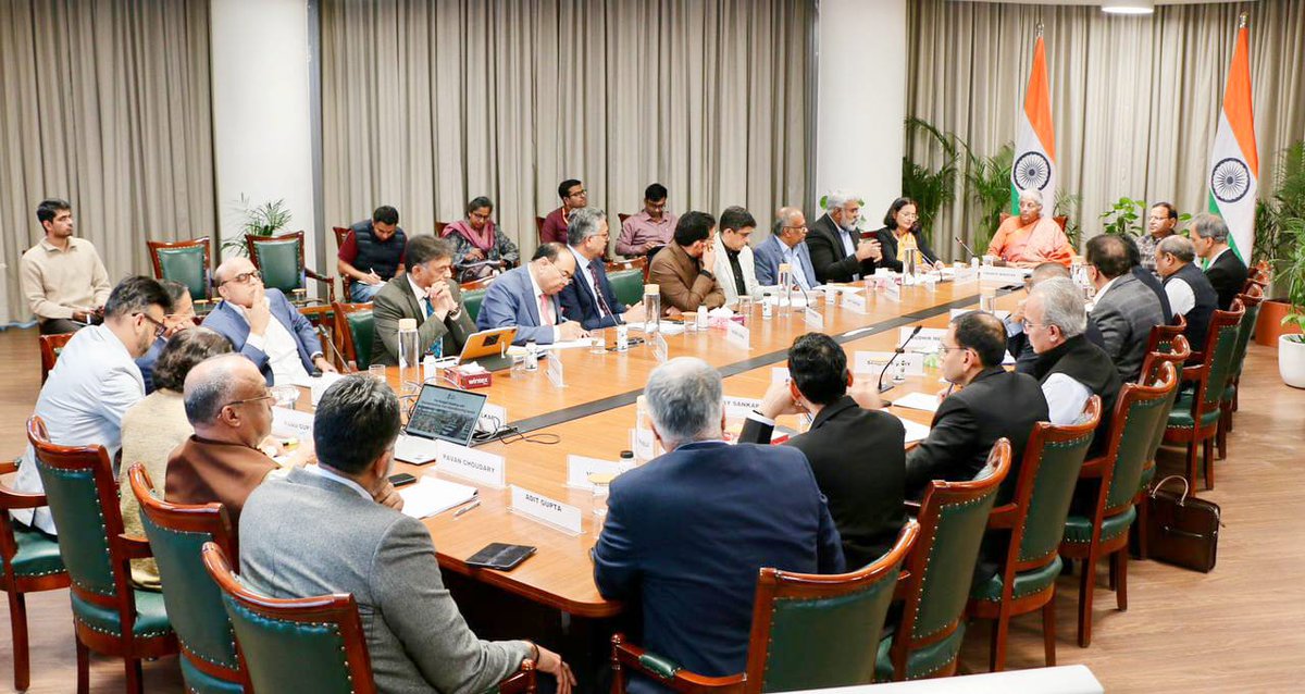 mppchaudhary's tweet image. आज नई दिल्ली में माननीय वित्त एवं कॉर्पोरेट कार्य मंत्री श्रीमती निर्मला सीतारमण जी की अध्यक्षता में आयोजित बजट पूर्व बैठक में सहभागिता की। इस बैठक में विनिर्माण क्षेत्र से जुड़े विभिन्न अधिकारी, पदाधिकारी एवं सदस्य उपस्थित रहे।

 इस दौरान आगामी बजट से संबंधित महत्वपूर्ण वित्तीय…