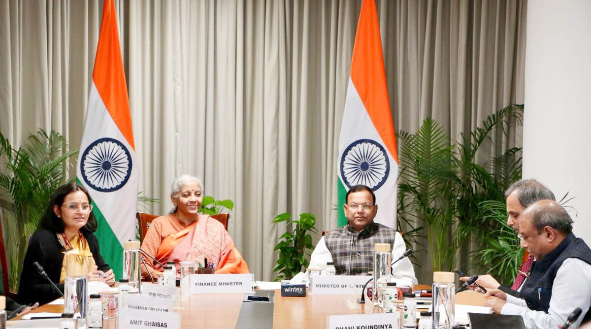 mppchaudhary's tweet image. आज नई दिल्ली में माननीय वित्त एवं कॉर्पोरेट कार्य मंत्री श्रीमती निर्मला सीतारमण जी की अध्यक्षता में आयोजित बजट पूर्व बैठक में सहभागिता की। इस बैठक में विनिर्माण क्षेत्र से जुड़े विभिन्न अधिकारी, पदाधिकारी एवं सदस्य उपस्थित रहे।

 इस दौरान आगामी बजट से संबंधित महत्वपूर्ण वित्तीय…