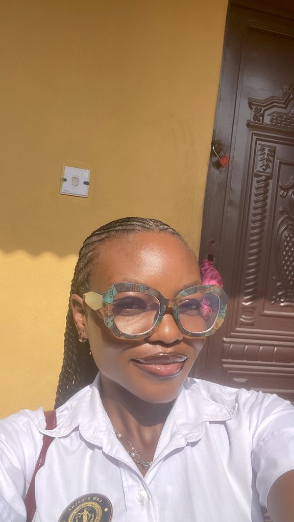tolulope_scents's tweet image. A wicked law student 🥰