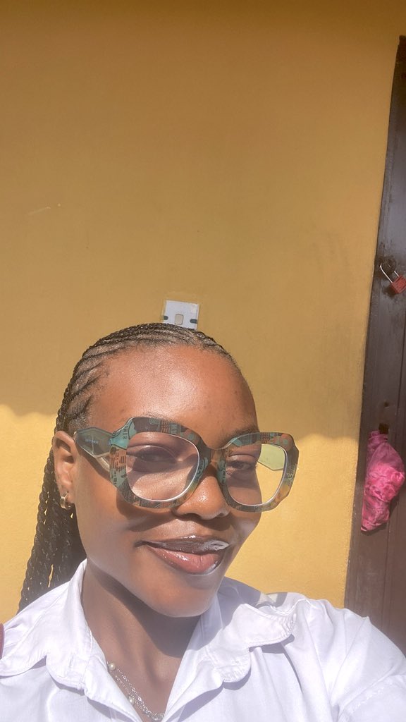 tolulope_scents's tweet image. A wicked law student 🥰