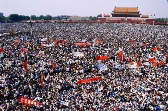 HaileyHu777's tweet photo. 永远不要忘记1989年中国人民要求民主，党以坦克和子弹回应的那一刻。 https://t.co/nWGxZu4ZJJ