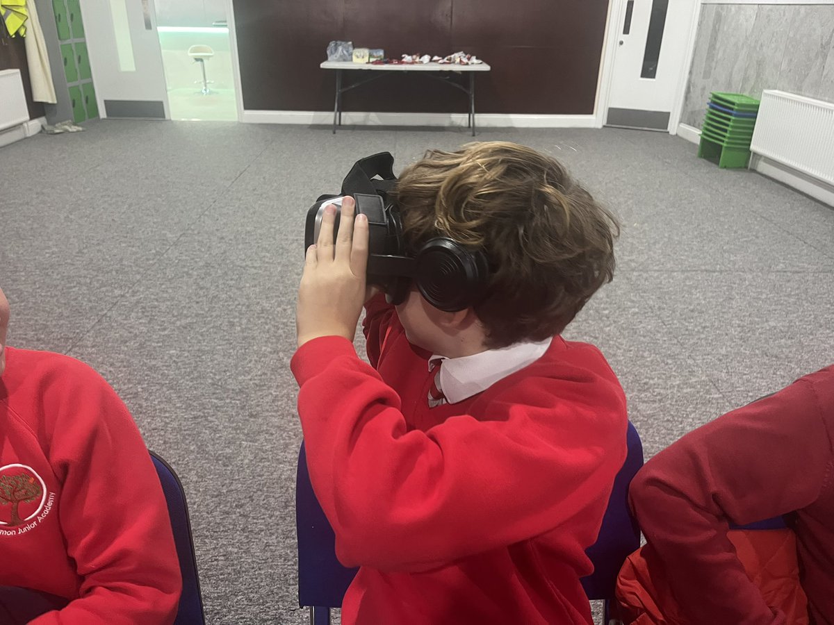 CCJacademy's tweet image. Our 6C and 6F students had a fantastic and informative visit to the Islamic Centre today! They were fully engaged learning about the Five Pillars of Islam and respectfully explored the beautiful prayer room. A great day of cultural understanding 📚🌍@LEOacademies #WeAreLeo 🦁🧡