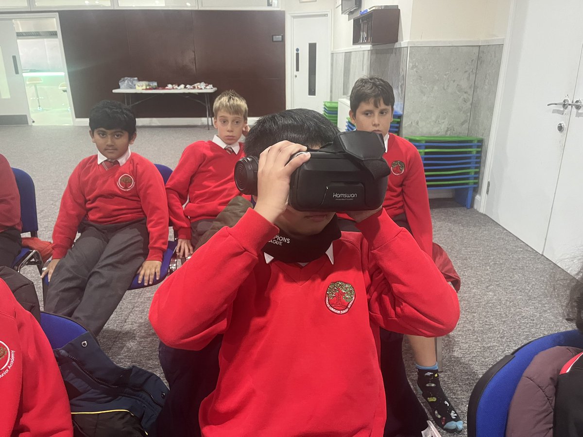 CCJacademy's tweet image. Our 6C and 6F students had a fantastic and informative visit to the Islamic Centre today! They were fully engaged learning about the Five Pillars of Islam and respectfully explored the beautiful prayer room. A great day of cultural understanding 📚🌍@LEOacademies #WeAreLeo 🦁🧡