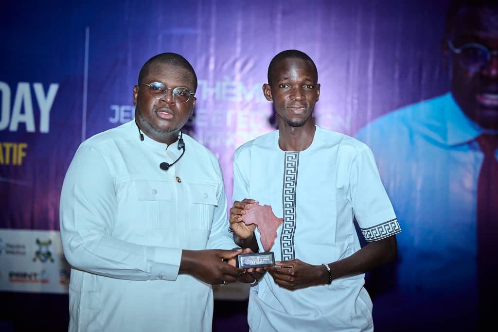 𝗡𝗼𝘁𝗿𝗲 𝗶𝗺𝗮𝗴𝗲 𝗲𝘀𝘁 𝗻𝗼𝘁𝗿𝗲 𝗽𝗿𝗲𝗺𝗶𝗲𝗿 𝗯𝘂𝘀𝗶𝗻𝗲𝘀𝘀.

Avant nos diplômes, avant nos compétences… c’est elle qui parle en premier.

Au Grand Concert Éducatif – Trans-Formation Day, j’ai rappelé une vérité simple :

✅ beaucoup veulent réussir, mais très peu