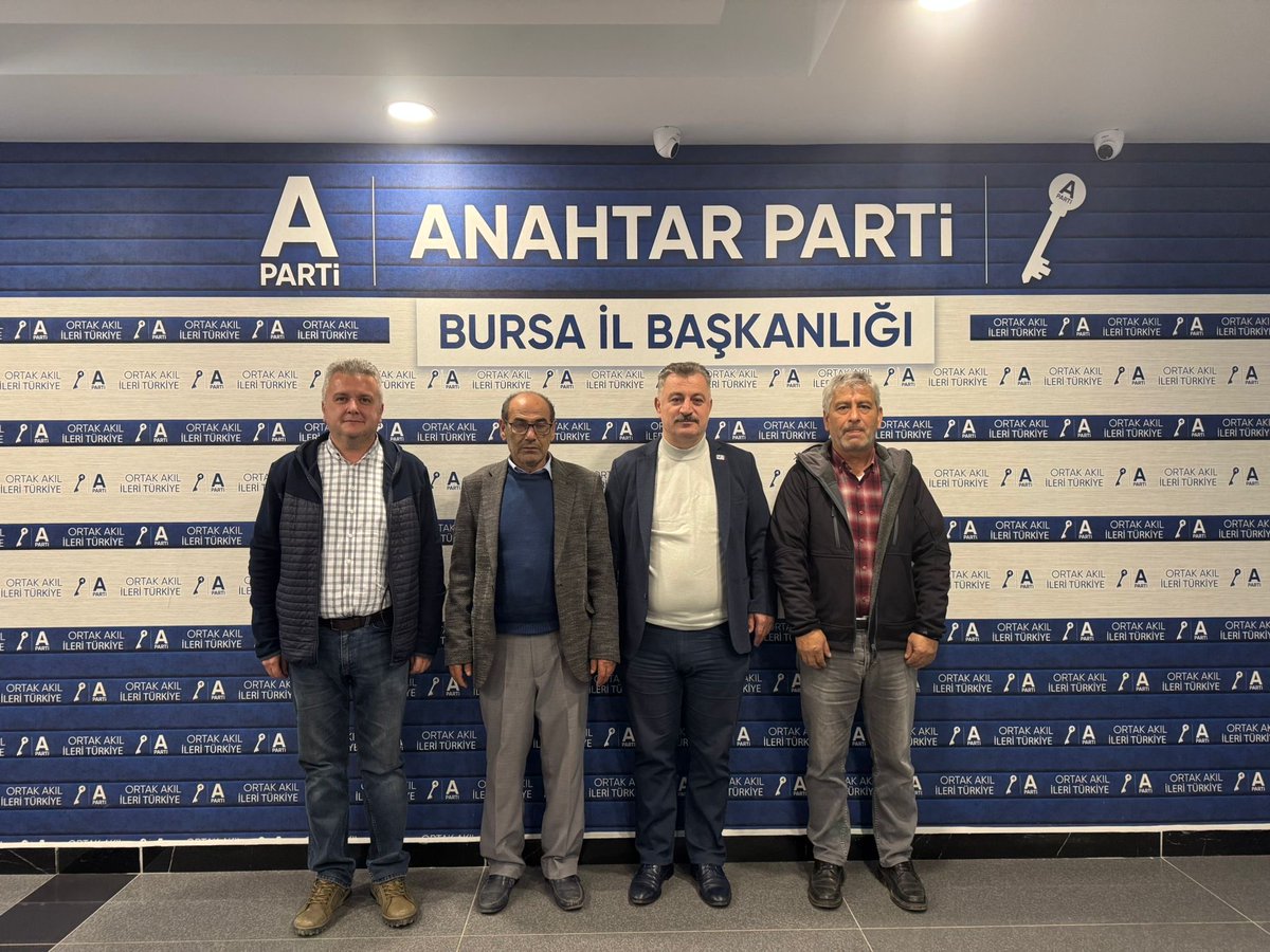 Bugün İlhan Düzen ve  Mehmet Teke’yi il başkanlığımızda misafir ettik. Görüşmemizin ana konusu, Nilüfer Deresi’nin mevcut durumu ve bölgedeki çevresel sorunlardı.

Bursa’nın tabiatına sahip çıkmak, şehrimizin geleceğine sahip çıkmaktır. Nilüfer Deresi’nin temizlenmesi, ıslahı ve